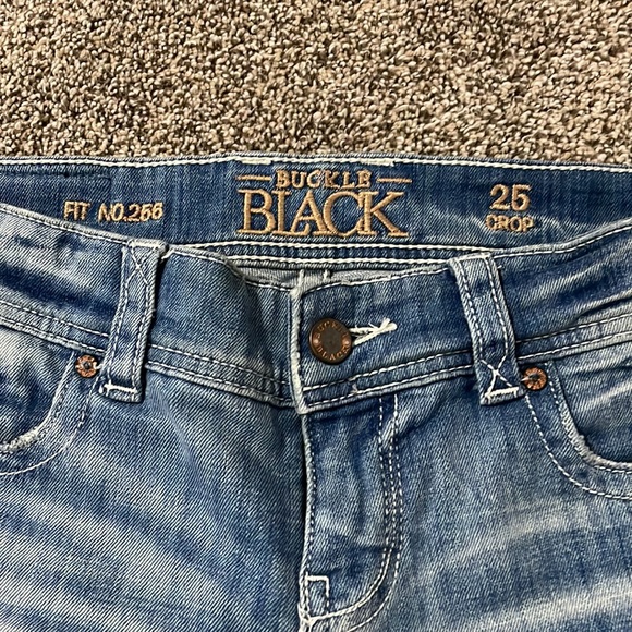 Buckle Black Destructed Crop Boyfriend Fit - Picture 3 of 3